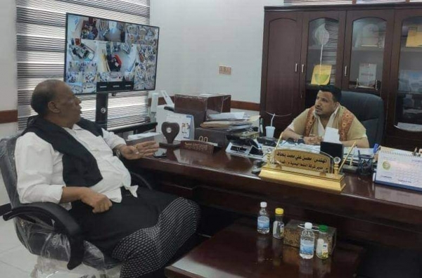 مدير عام شركة النفط اليمنية فرع المهرة يلتقي بمدير عام فرع الهيئة العامة للأراضي ويناقشا التعاون المشترك بين فرع الشركة و الاراضي