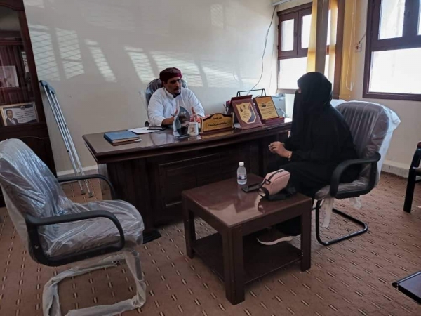 مديرة الإدارة العامة لتنمية المرأة تزور جمعية رعاية وتأهيل المعاقين بالمهرة