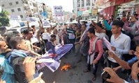 عدن ..محتجون ينددون بالإساءة للنبي ودعوات لاستمرار مقاطعة المنتجات الفرنسية