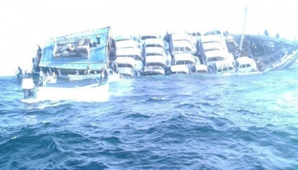 غرق سفينة قبالة سواحل عمان كانت بطريقها من الامارات إلى سقطرى