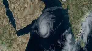 وزير الثروة السمكية فهد كفاين : يحذر من ‏حالة المدارية تقترب من سقطرى والمهرة قد تتطور إلى عاصفة