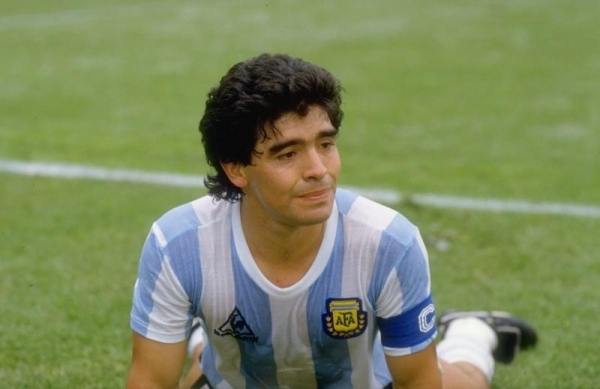 التلفزيون الأرجنتيني: وفاة نجم كرة القدم دييغو مارادونا