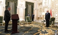 بن دغر وابو الغيث وأمان يؤدون اليمين الدستورية أمام رئيس الجمهورية