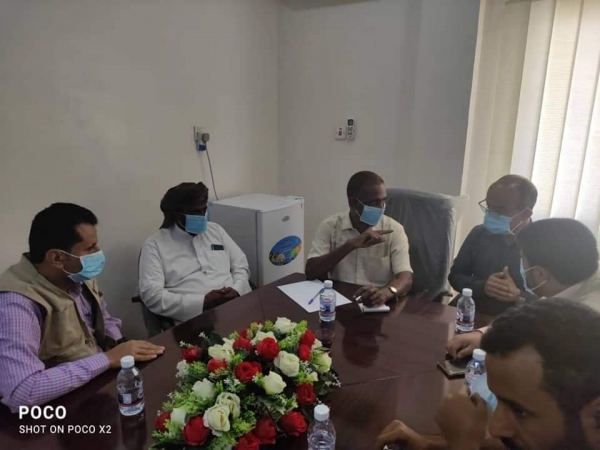 مدير عام الصحة بالمهرة يلتقي وفد من مكتب الأمم المتحدة UNOPS لمناقشة تنفيذ عدداً من المشاريع في القطاع الصحي بالمحافظة