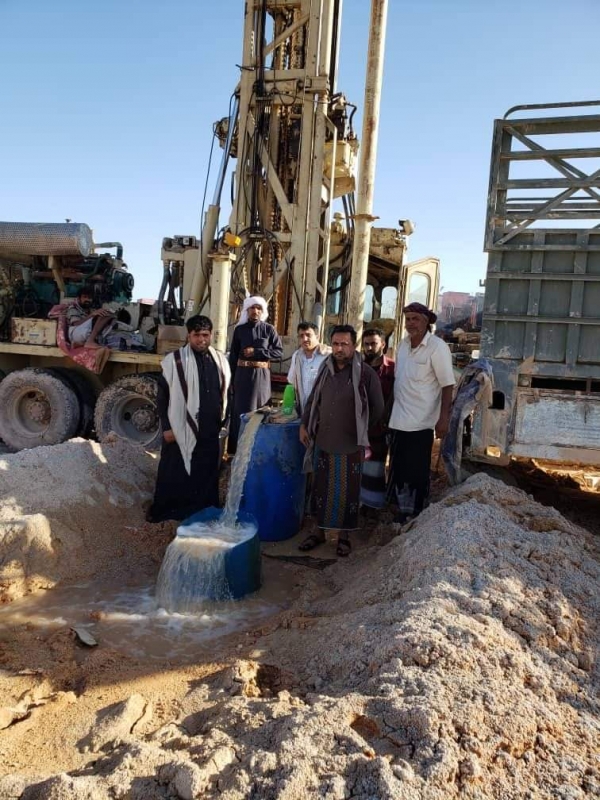 مكتب مياه الريف بمحافظة المهرة يدشن البئر رقم (2) بوادي غبوري بمديرية قشن