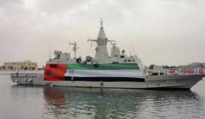 سفينة إماراتية تحمل حمولة مشبوهة تصل إلى ميناء سقطرى