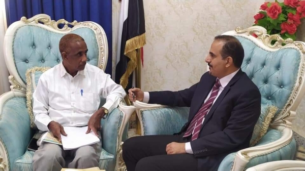 وزير الصحة يلتقي مدير فرع الوزارة بالمهرة ويناقش معه احتياجات القطاع الصحي بالمحافظة
