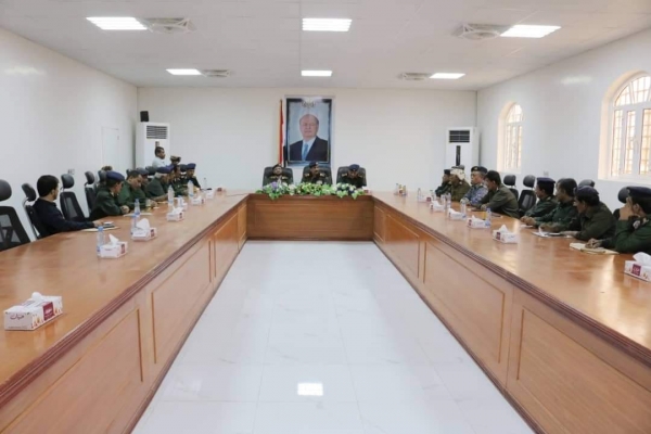 شبوة : وزير الداخلية يناقش سير العمل في الإدارات الأمنية بالمحافظة