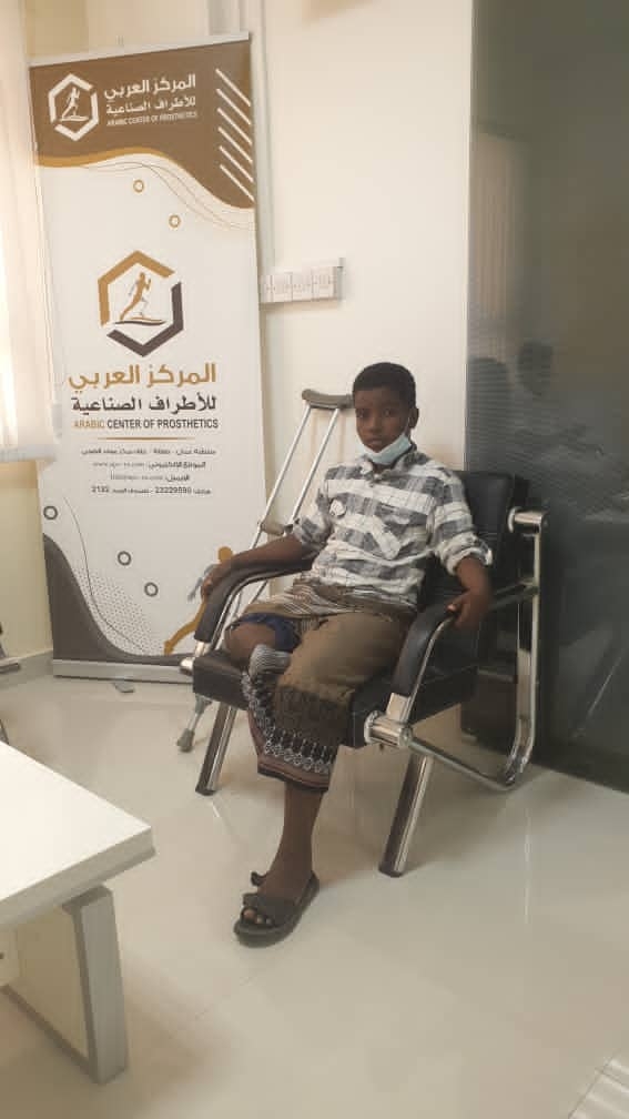 نتيجة لتعرضه للإصابة بلغم قبل عام.. نقل الطفل المهري إلى صلالة لتلقي العلاج في مركز العربي للأطراف الصناعية 