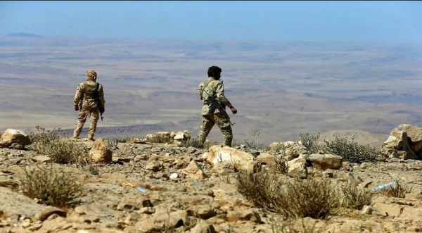 إستمرار المواجهات العنيفة بين الجيش ومليشيا الحوثي في جبهات البيضاء "ناطع" و "الصومعة"