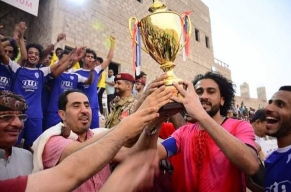وزير الشباب والرياضة يكرم نادي وحدة صنعاء بكأس 26 سبتمبر