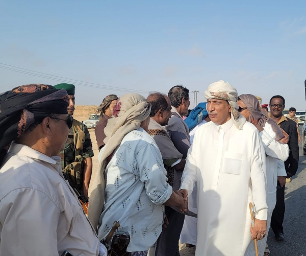 وسط استقبال رسمي و جماهيري كبير المحافظ بن ياسر يصل المهرة قادماً من سلطنة عمان