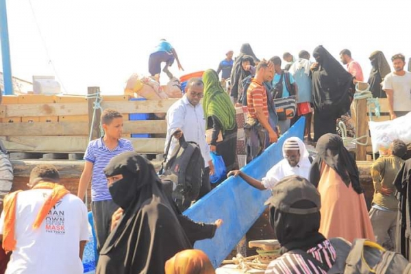 التلفزيون الصومالي يعلن وصول عشرات اللاجئين اليمنيين إلى مدينة بوصاصو الساحلية