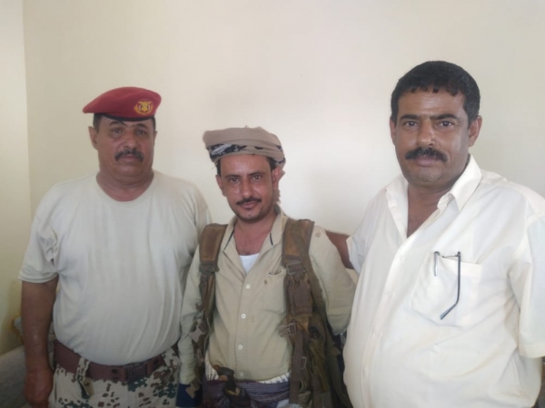 قائد قوات محور أبين ومدير دائرة الأفراد يتفقدان اللواء 185 مشاه والنقاط الأمنية