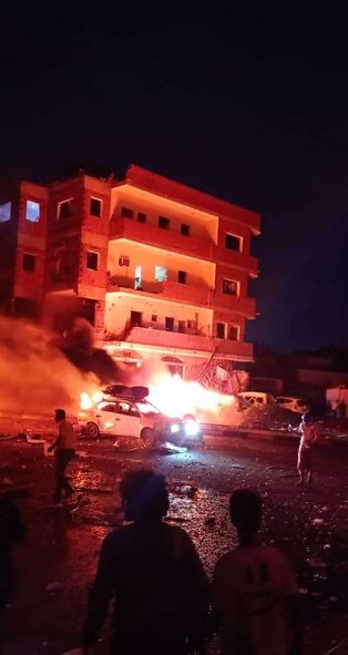 انفجار عنيف بالقرب من مطار عدن الدولي يخلف أضرار بشرية ومادية كبيرة