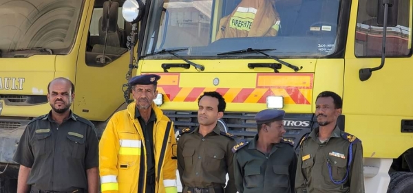 السلطة المحلية بالمهرة تقدم شاحنة إطفاء لمصلحة الدفاع المدني بالمحافظة لتعزيز دورها وتطوير عملها