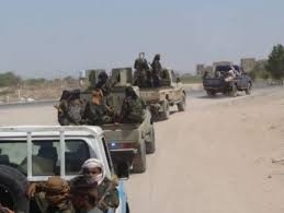 قوات الجيش توقف حركة المرور في " الطريق الواصل من وإلى بيحان"
