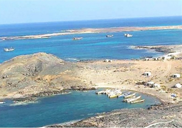 سقطرى :الإمارات تواصل انتهاك السيادة اليمنية وتستحدث منشآت عسكرية في جزيرة " عبد الكوري"
