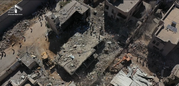 صنعاء : مقتل وإصابة 25 شخصا بينهم نساء وأطفال بغارة استهدفت منزل قيادي عسكري
