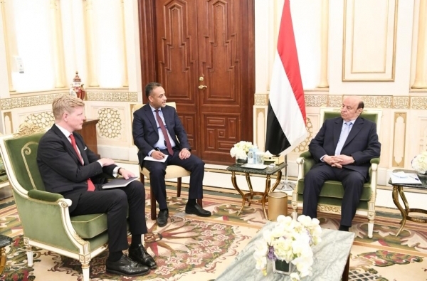 الرئيس هادي يؤكد للمبعوث الأممي حرص الحكومة الشرعية على تحقيق السلام