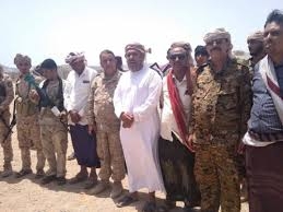 سقطرى ..بعد لقاء مع رئيس إنتقالي الأرخبيل محتجون يغلقون بوابة مقر قوات الواجب السعودية