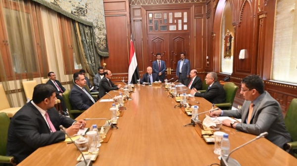 رئيس الجمهورية يترأس اجتماعاً استثنائياً لقيادات الدولة لمناقشة التطورات على الساحة اليمنية