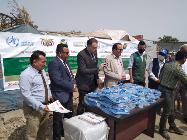 وزير الصحة يدشن توزيع الناموسيات الواقية من البعوض لمخيمات النازحين