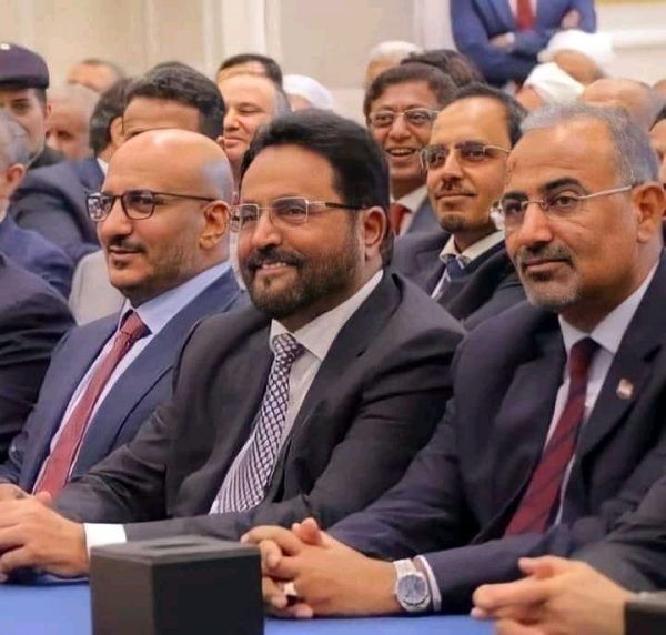 عدن ..رئيس وأعضاء المجلس الرئاسي يؤدون اليمين الدستورية أمام البرلمان