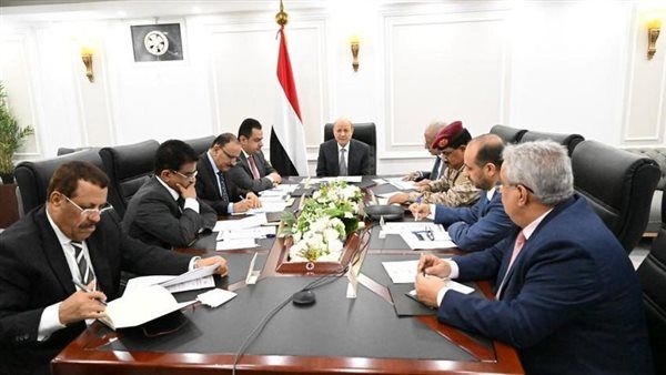 مجلس الدفاع : استهداف الحوثيين للمنشآت الاقتصادية جريمة تستلزم تصنيفها جماعة إرهابية