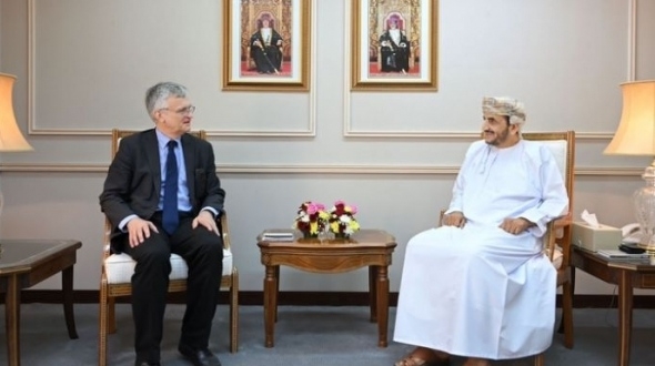 مسؤول بالخارجية العمانية يبحث مع المبعوث السويدي جهود السلام في اليمن