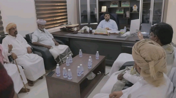 رئيس جامعة المهرة يلتقي بعدد من مستشاري محافظ المحافظة