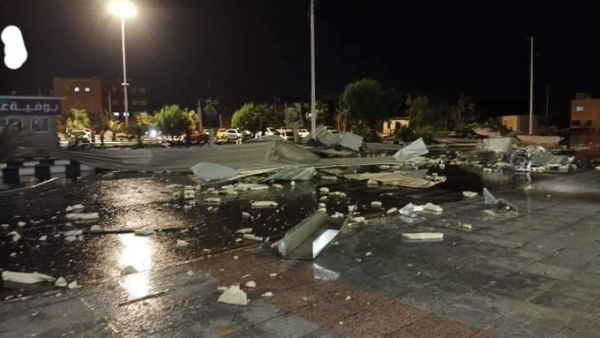 عدن .. تضرر طائرتين وتهدم جزء من سور المطار وأصابة 6 مسافرين جراء الرياح الشديدة التي ضربت المدينة