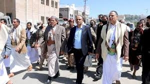 الحوثيون يهددون بالتصعيد ويمنعون سفينتين من تصدير الغاز عبر ميناء عدن