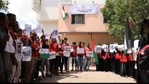 لحج .. الهلال الأحمر اليمني ينفذ وقفة تضامنية تنديداً بجرائم الاحتلال للطواقم الطبية بغزة