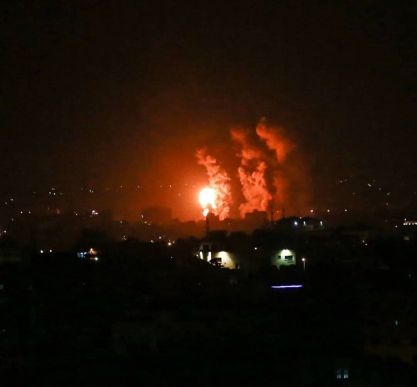 غزة.. قصف جوي وبحري غير مسبوق وقطع كامل للاتصالات والانترنت