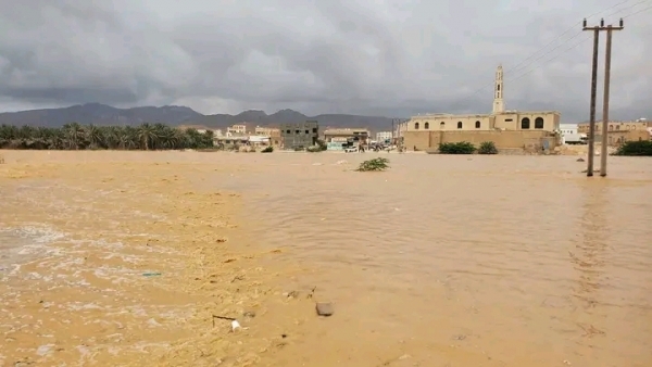 المهرة.. جريان  سيول الأمطار الغزيرة بمديرية قشن وعدد من المناطق
