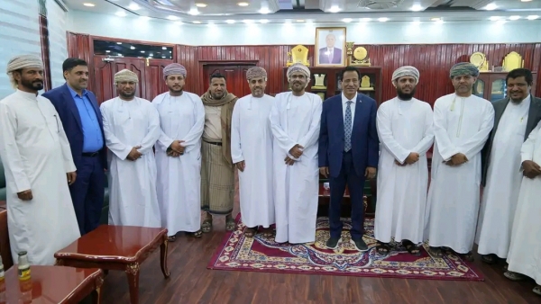 وفد عماني إقتصادي يزور محافظة المهرة ويبحث مع السلطة المحلية تعزيز التبادل التجاري