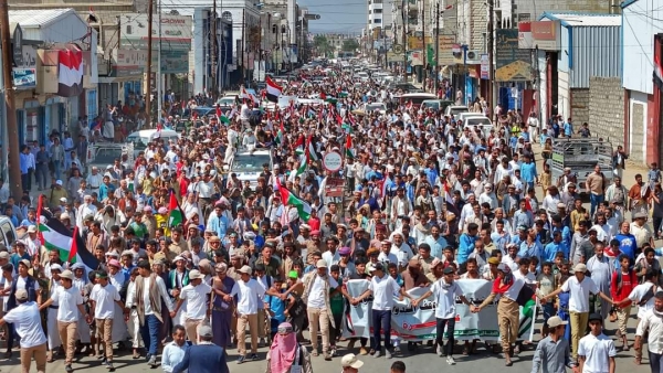 مسيرة في مارب تندّد بالصمت العالمي تجاه جرائم الإبادة الجماعية في غزة