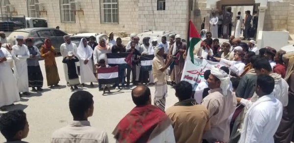 المهرة .. وقفة تضامنية حاشدة في العبري تندد بانتهاكات الإحتلال في غزة المهرة .. وقفة تضامنية حاشدة في العبري تندد بانتهاكات الإحتلال في غزة