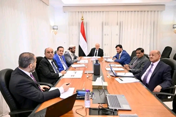 مجلس القيادة يجتمع برئيس الوزراء لاستعراض اطارا عاما لأولويات حكومته مجلس القيادة يجتمع برئيس الوزراء لاستعراض اطارا عاما لأولويات حكومته
