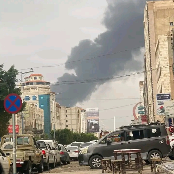 عدوان إسرائيلي يستهدف مطار صنعاء ومحطات الكهرباء ومصنع اسمنت عمران عدوان إسرائيلي يستهدف مطار صنعاء ومحطات الكهرباء ومصنع اسمنت عمران
