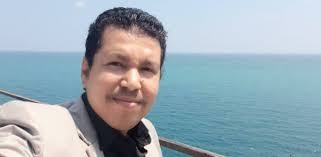 صحفي أحمد ماهر يكشف حقيقة ما يحدث في سجون الإنتقالي من تعذيب وابتزاز جنسي بحق معتقلين شماليين صحفي أحمد ماهر يكشف حقيقة ما يحدث في سجون الإنتقالي من تعذيب وابتزاز جنسي بحق معتقلين شماليين