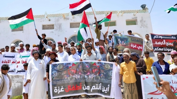 المهرة...مظاهرة حاشدة تجدد التضامن مع غزة وتدين جرائم الاحتلال المهرة...مظاهرة حاشدة تجدد التضامن مع غزة وتدين جرائم الاحتلال