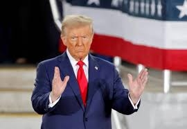 ترامب يطالب إيران بالإستسلام ويهدّد باغتيال خامنئي وإيران تدعو لإخلاء حيفا وتل أبيب فوراً ترامب يطالب إيران بالإستسلام ويهدّد باغتيال خامنئي وإيران تدعو لإخلاء حيفا وتل أبيب فوراً