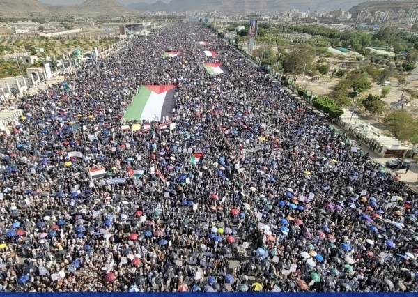 صنعاء .. خروج مظاهرات حاشدة تؤكد دعم المقاومة الفلسطينية وتبارك انتصارات إيران صنعاء .. خروج مظاهرات حاشدة تؤكد دعم المقاومة الفلسطينية وتبارك انتصارات إيران