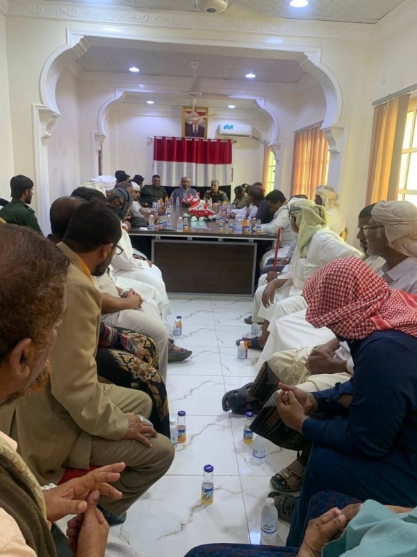 المهرة.. اجتماع لعقال الحارات والمأذونين لمنع إطلاق النار في المناسبات المهرة.. اجتماع لعقال الحارات والمأذونين لمنع إطلاق النار في المناسبات