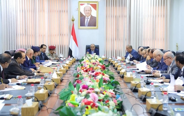 الحكومة تبحث مع البنك المركزي إجراءات مواجهة تراجع العملة