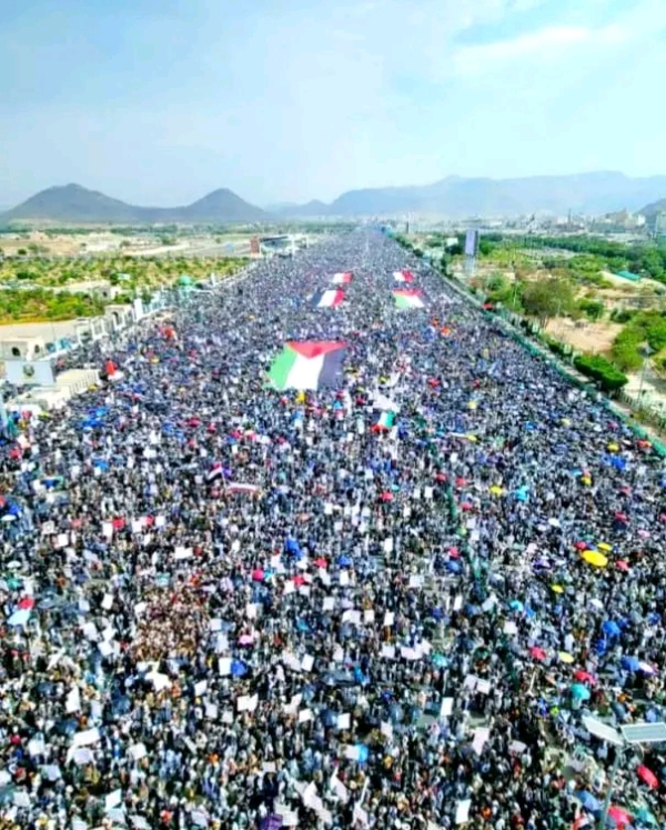 صنعاء .. تظاهرات حاشدة تؤكد التضامن الكامل مع غزة وتدين جرائم الاحتلال الإسرائيلي صنعاء .. تظاهرات حاشدة تؤكد التضامن الكامل مع غزة وتدين جرائم الاحتلال الإسرائيلي
