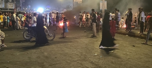 حضرموت.. تجدد الاحتجاجات في المكلا للمطالبة بتوفير الخدمات الأساسية