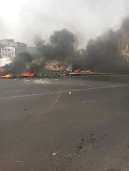 حضرموت.. توسع رقعة الاحتجاجات الشعبية في المكلا وسط عصيان مدني "صور"